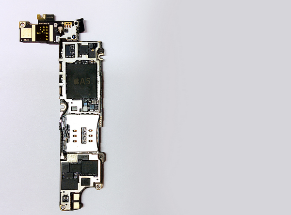 Разбор iPhone 4S