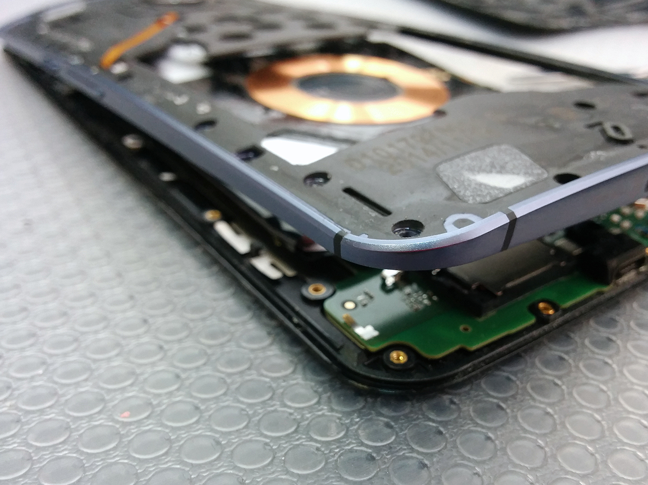 Пошаговая инструкция по разбору Nexus 6 и замене аккумулятора