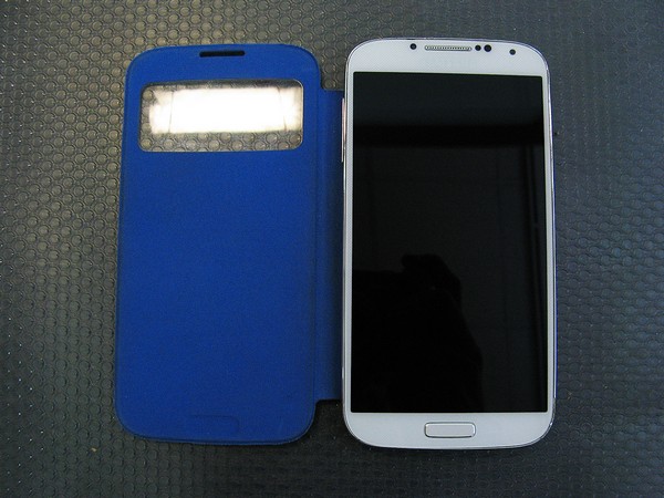 Замена модуля камеры и голосового динамика в Samsung Galaxy S4