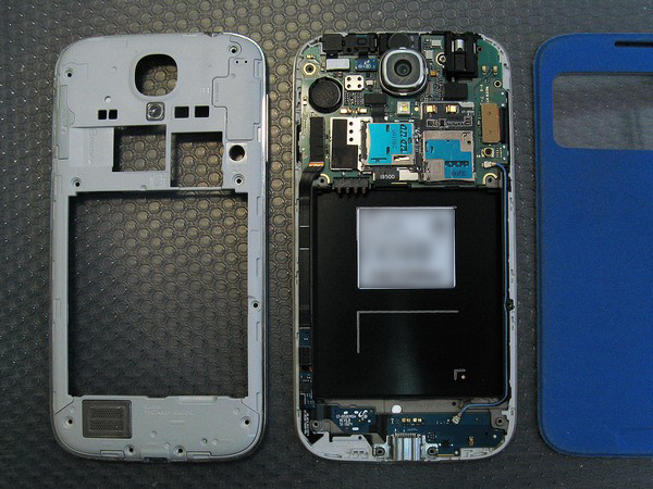 Замена модуля камеры и голосового динамика в Samsung Galaxy S4