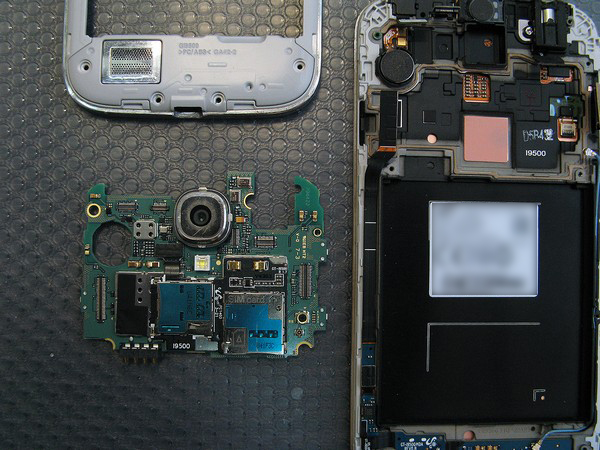 Замена модуля камеры и голосового динамика в Samsung Galaxy S4