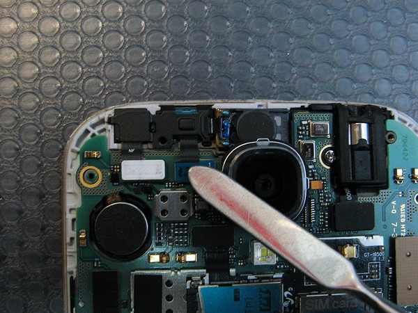Замена модуля камеры и голосового динамика в Samsung Galaxy S4